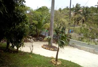 Villa Les Violettes has Balcony rooms