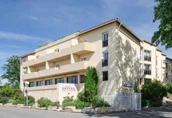 Hotel Les Nevons allows 18 year olds to book a room