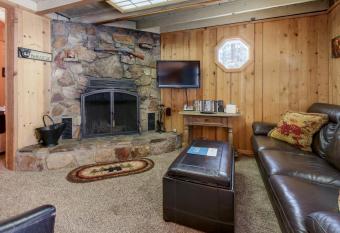 Perfect Getaway has Balcony rooms