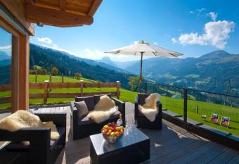 Maierl-Alm & Maierl-Chalets has Balcony rooms