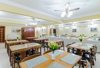 Hotel Acacia allows 18 year olds to book a room