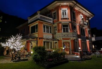 Hotel Luis has Balcony rooms