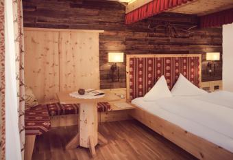 Hotel Alpenstolz has Balcony rooms