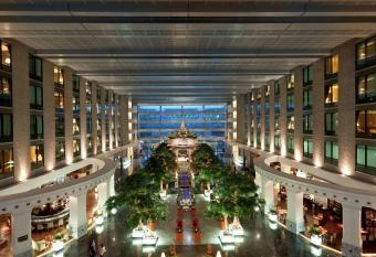 Novotel Bangkok Suvarnabhumi Airport allows 18 year olds to book a room