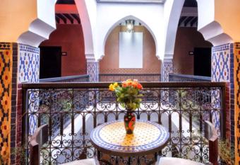 Hotel Azoul has Balcony rooms