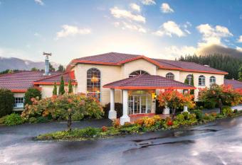 Aston Norwood Chalets has Balcony rooms