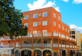 Hotel Playa Sol allows 18 year olds to book a room