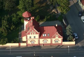 Apartments Z  mo  ek Star     asy allows 18 year olds to book a room