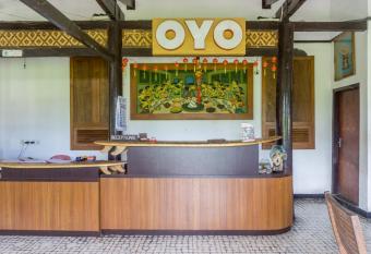 Super OYO 942 Srikandi Hotel allows 18 year olds to book a room
