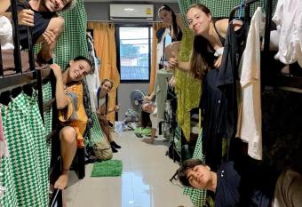 Doze Hostel has Balcony rooms