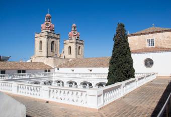 Grupoandria El Claustre de Ciutadella - HOSPEDERIA allows 18 year olds to book a room