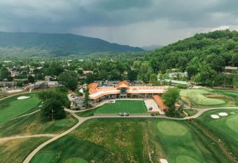 Waynesville Inn and Golf Club, Tapestry Collection by Hilton has Balcony rooms