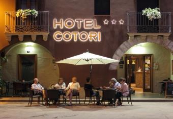 Hotel Cotori allows 18 year olds to book a room