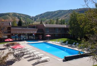 DoubleTree by Hilton Park City - The Yarrow allows 18 year olds to book a room
