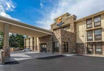 Comfort Inn Nashville - Opryland Area allows 18 year olds to book a room