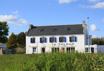 Le Dolmen has Balcony rooms