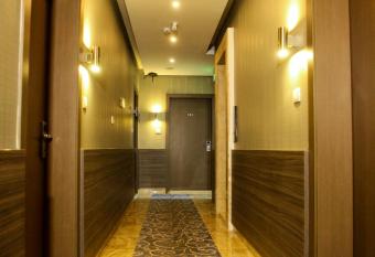 Almond Hotel Apartments allows 18 year olds to book a room