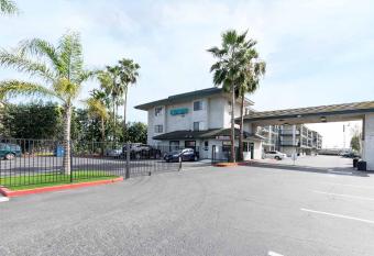 Morada Inn has Smoking rooms