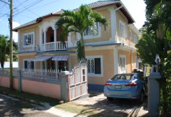 Charley s Inn has Balcony rooms