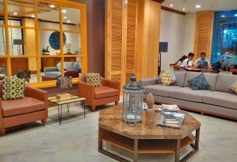 Cedar Peak Condo - Close to Session Road City Center has Balcony rooms