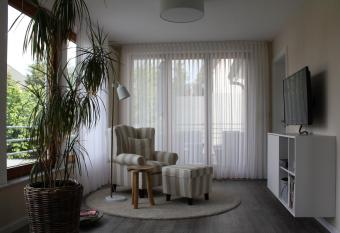 Die Stadtwohnung allows 18 year olds to book a room