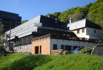 Gergovia allows 18 year olds to book a room