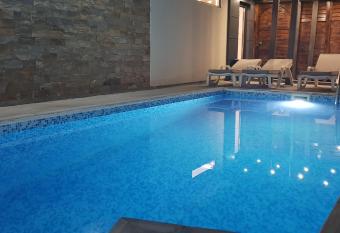 Exclusive Spot has Smoking/Balcony rooms