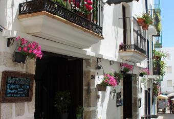 Dios Esta Bien has Balcony rooms