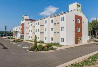 Quality Inn allows 18 year olds to book a room