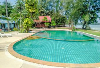 Salatan Resort allows 18 year olds to book a room