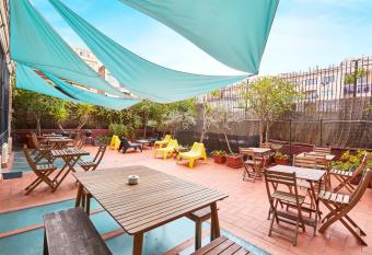 ELLA Guest House Barcelona has Balcony rooms