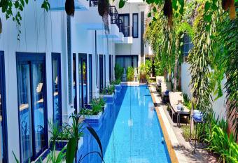 Aroma Angkor Boutique Hotel has rooms with a private hot tub