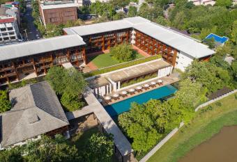 Anantara Chiang Mai Resort has rooms with a private hot tub