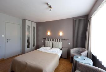 ZAELIG Hotel allows 18 year olds to book a room