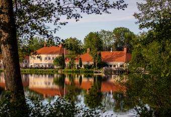   sby Hotell allows 18 year olds to book a room