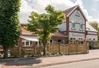 Leezdorfer Hof has Balcony rooms