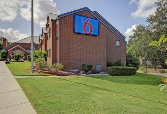 Park Inn by Radisson allows 18 year olds to book a room