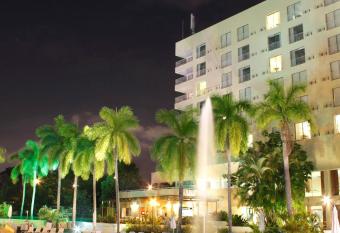 Hotel Estelar Altamira allows 18 year olds to book a room