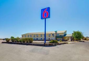 Motel 6 Truth or Consequences has Smoking rooms