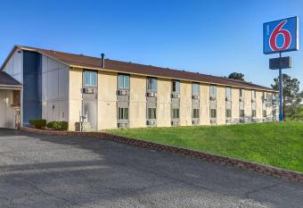 Motel 6 Silver City Nm allows 18 year olds to book a room