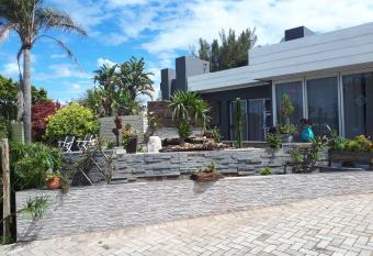 Vignes Guest Lodge allows 18 year olds to book a room