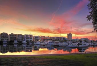 Haven Marina Motel has Balcony rooms
