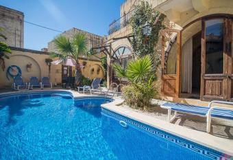 Ta  Nina Holiday Farmhouse with Private Pool in Island of Gozo allows 18 year olds to book a room