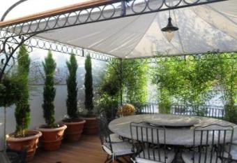 Luxury three Bed apartment in Cannes just a couple of minutes walk to the Palais and beaches 669 allows 18 year olds to book a room