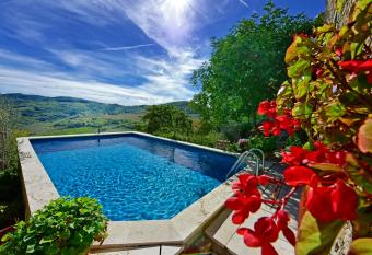 Villa Luna has Balcony rooms