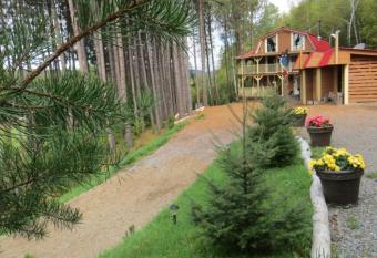 La maison sous les arbres allows 18 year olds to book a room