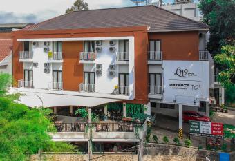 LN9 Bandung Guest House has Balcony rooms