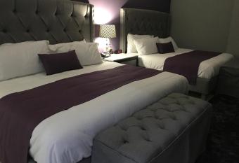 Gran Hotel Cantera La plaza allows 18 year olds to book a room