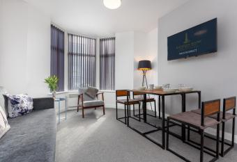 Reads Court Holiday Apartments - Blackpool Resort Collection allows 18 year olds to book a room