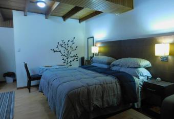 Modern Studio Loft Apt King Bed 10 min frm airport allows 18 year olds to book a room